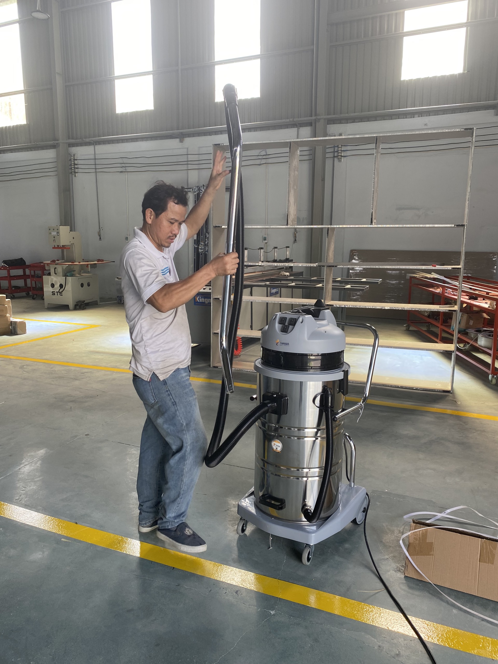 may-hut-bui-cong-nghiep-dang-kho-nao-tot-3