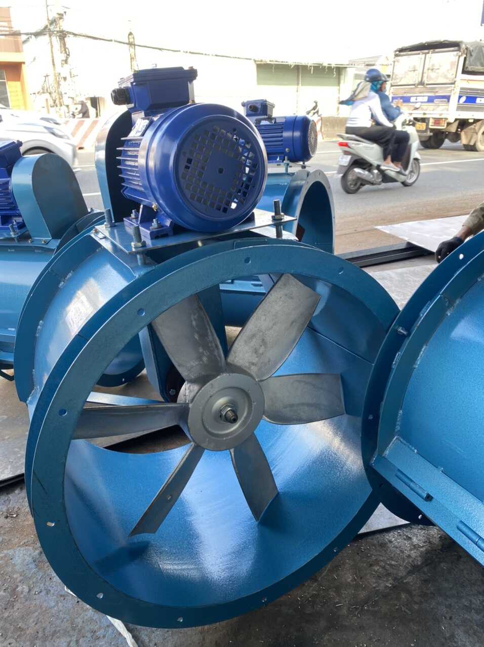 quat-hut-bui-phong-son