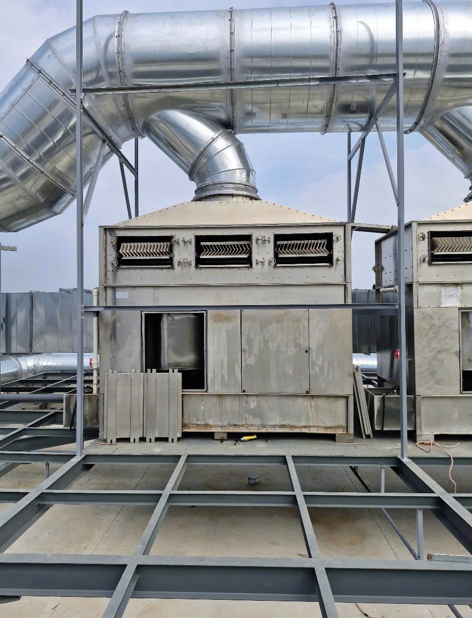 thap-phun-loc-xoay-xu-ly-khi-thai